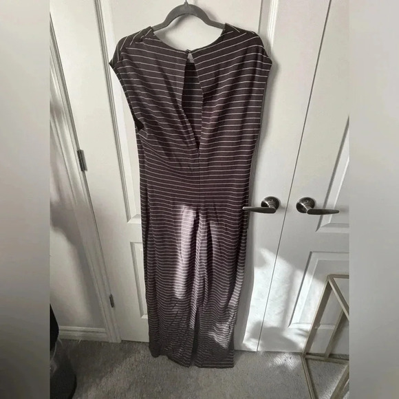 Club Monaco | Olive + White Striped Maxi Dress W/ Keyhole Back  | Size 14 - Picture 9 of 11
